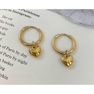 حلق ذهبي بتصميم قلب