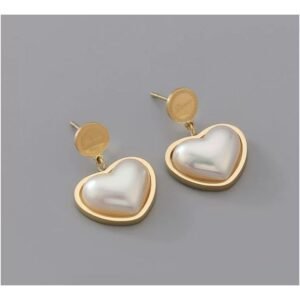 حلق ذهبي بتصميم قلب أبيض