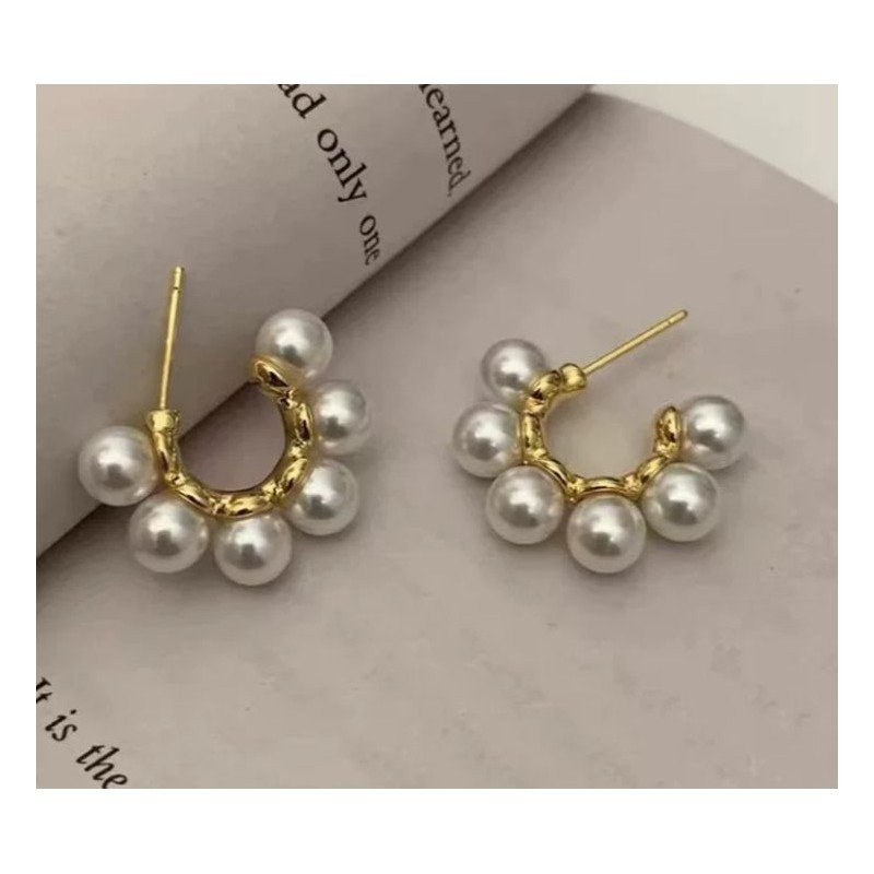 حلق ذهبي بتصميم لولو