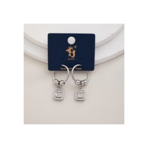 حلق فضي زركون أبيض مربع