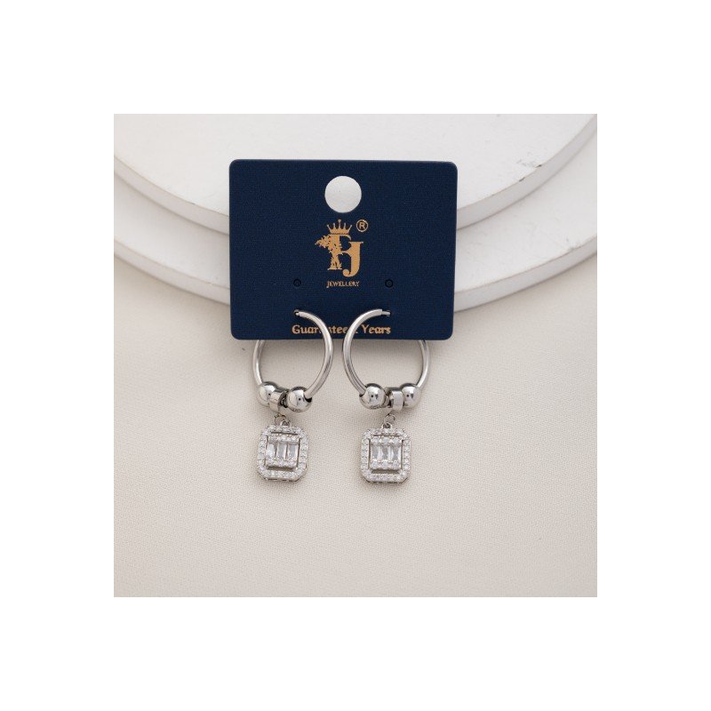 حلق فضي زركون أبيض مربع