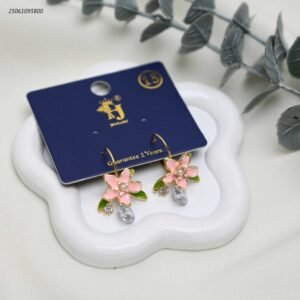 حلق شكل وردة مجسمة مع زركون لون ذهبي وزهري