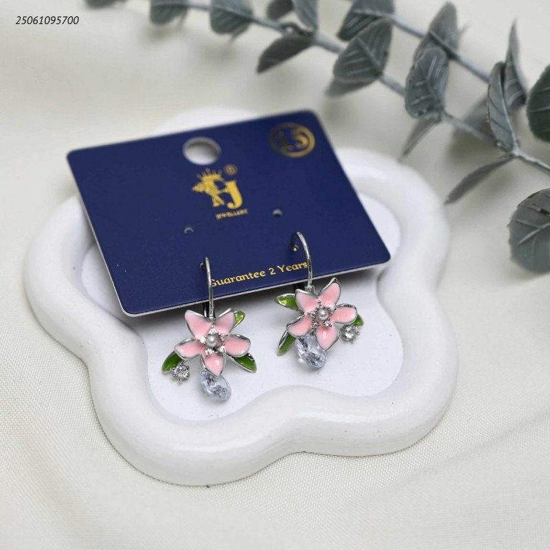 حلق شكل وردة مجسمة مع زركون لون فضي وزهري