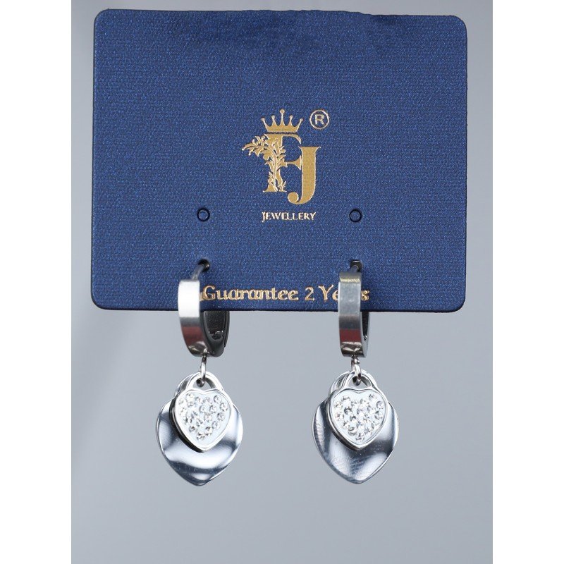 حلق فضي بتصميم قلبين