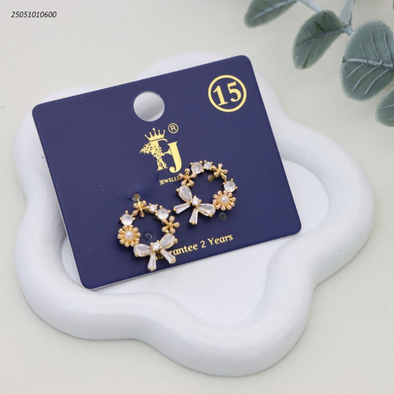 حلق على شكل حلقة ملونة بورود و زركون لون ذهبي