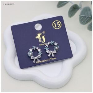 حلق على شكل حلقة ملونة بورود و زركون لون فضي وأزرق