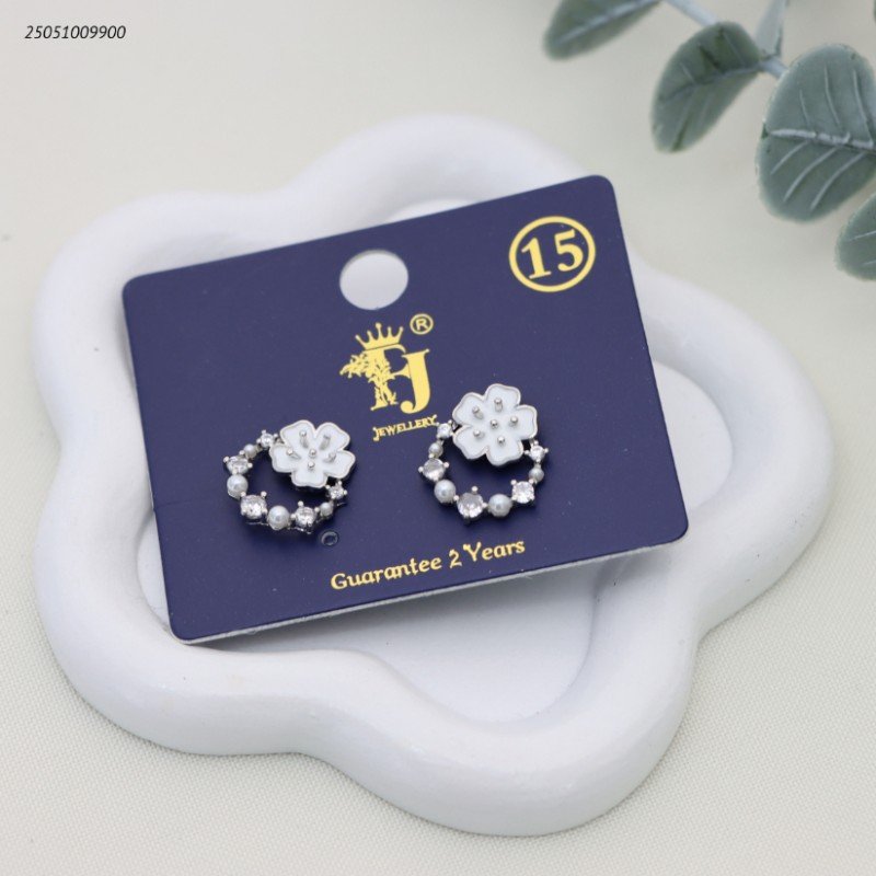 حلق على شكل وردة ملونة لون فضي