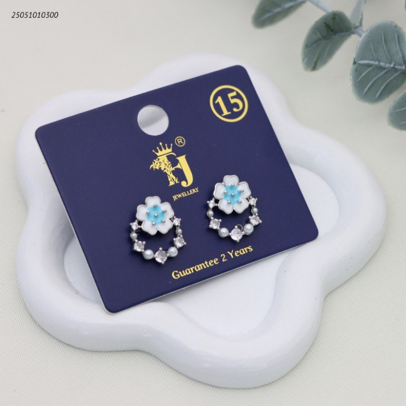 حلق على شكل وردة ملونة لون فضي وازرق