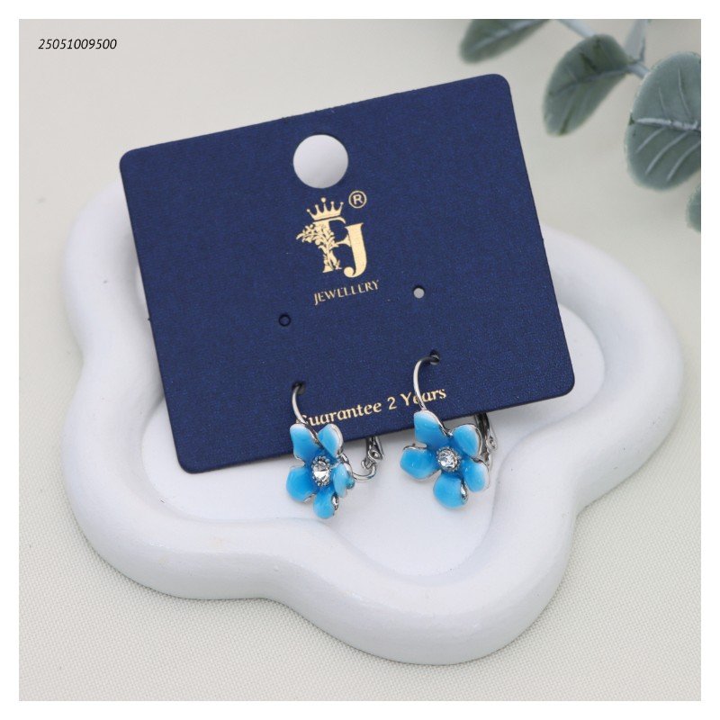 حلق على شكل وردة ملونة لون فضي وازرق