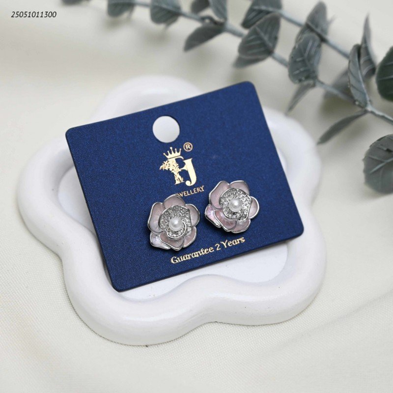 حلق على شكل وردة ملونة مع زركون لون فضي وزهري