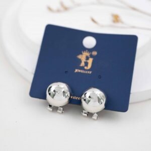 حلق  فضي بتصميم كرة  حجم صغير