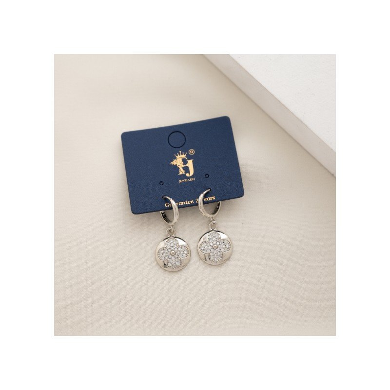 حلق فضي بتصميم وردة فان كليف