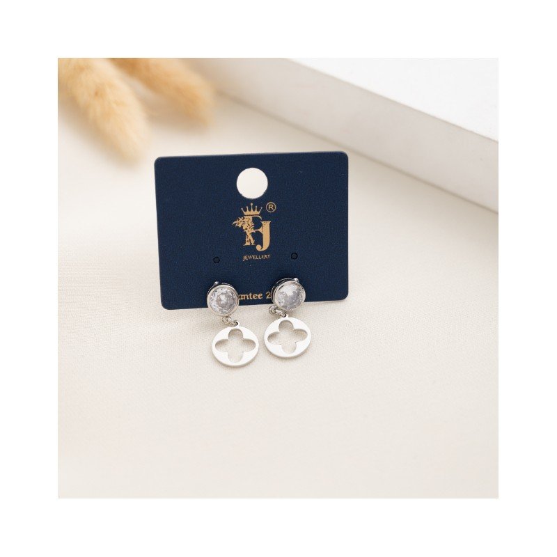 حلق فضي زركون أبيض بتصميم وردة مفرغة