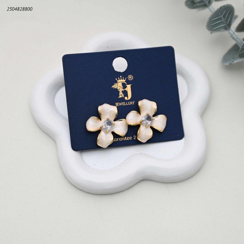 حلق نسائي بتصميم زهرة مطلية بالمينا الوردية ومرصعة بالكريستال لون ذهبي