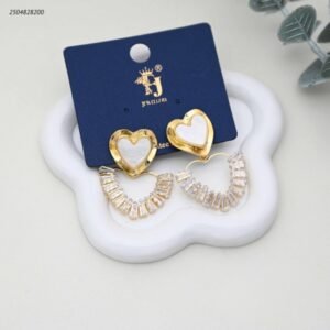 حلق نسائي ذهبية بتصميم قلبين مرصعين بالزيركون لون ذهبي