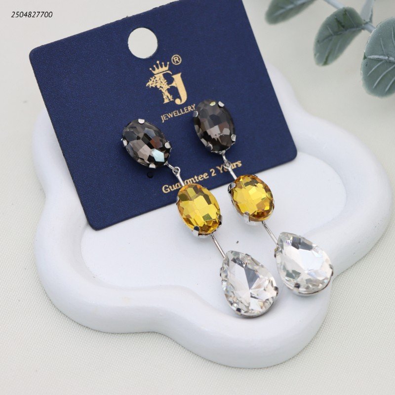 حلق نسائي متدلي بثلاثة أحجار كريستال بيضاوية ودمعة بألوان فاتحة لون فضي