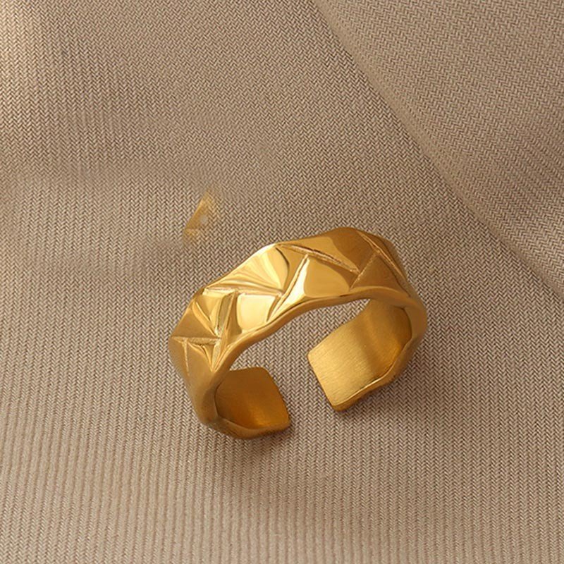 خاتم ذهبي عريض