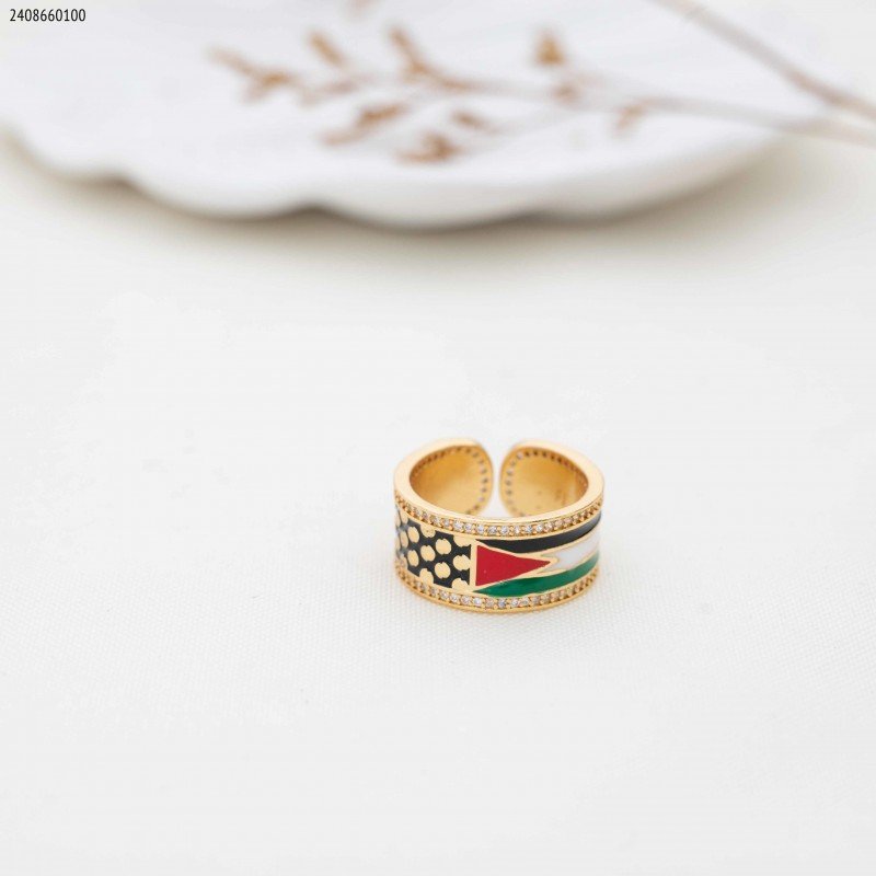 خاتم مع علم فلسطين ونقش كوفية لون ذهبي