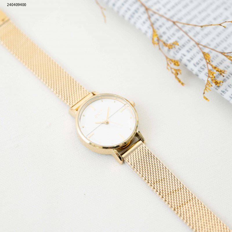 ساعة نسائية دائرية لون ذهب و اسود