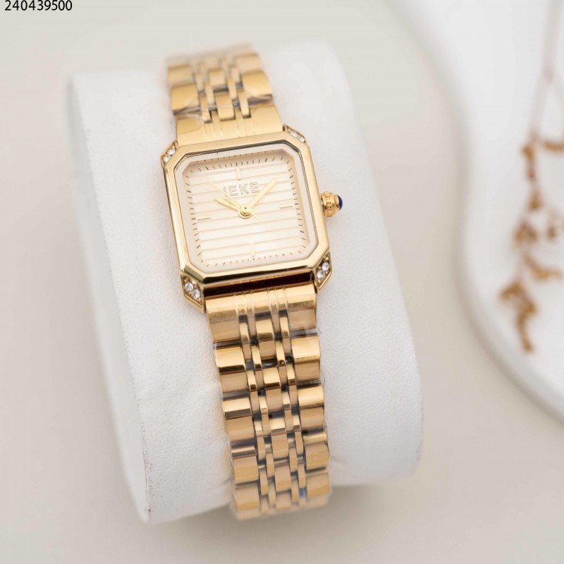 ساعة نسائية دائرية لون فضي و اسود