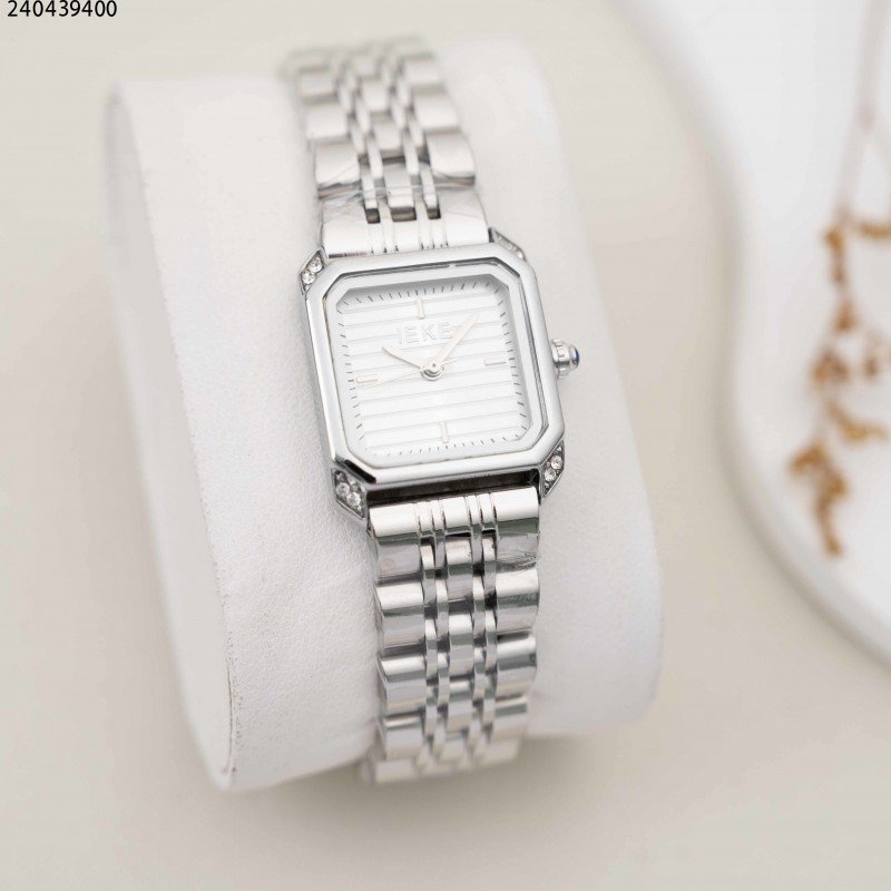 ساعة نسائية دائرية مع حزام معدني لون ذهبي واخضر