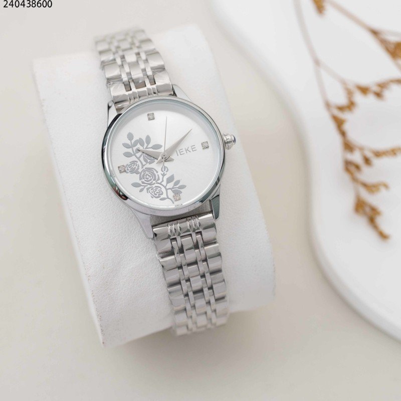 ساعة نسائية دائرية مع حزام معدني لون فضي