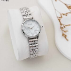 ساعة نسائية دائرية مع حزام معدني لون فضي و ازرق