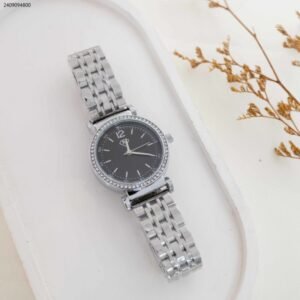 ساعة نسائية دائرية مع زركون (اللون: فضي)