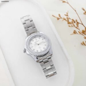 ساعة نسائية دائرية مع زركون وحزام معدني (اللون: فضي)