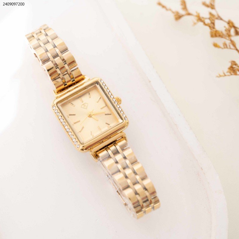 ساعة نسائية مربعة (اللون: ذهبي)