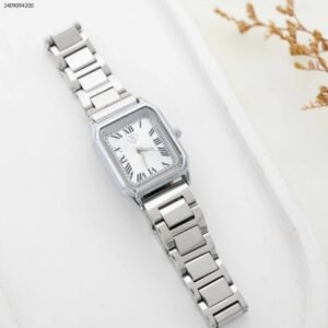 ساعة نسائية مربعة (اللون: فضي)