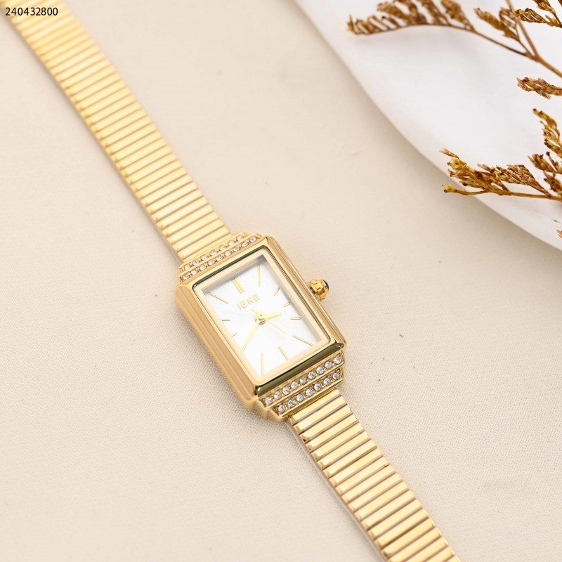 ساعة نسائية مربعة مع حزام معدني لون ذهبي