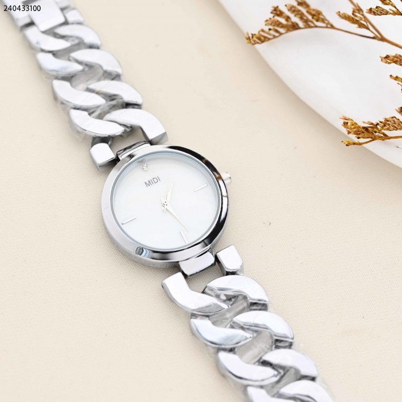 ساعة نسائية مربعة مع حزام معدني لون فضي و ذهبي