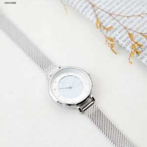 ساعة نسائية مربعة مع زركون لون فضي