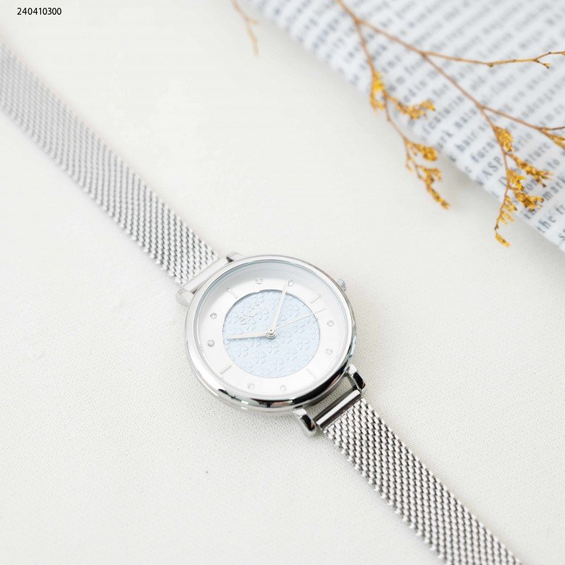 ساعة نسائية مربعة مع زركون لون فضي