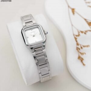 ساعة نسائية مستطيلة مع حزام معدني لون فضي