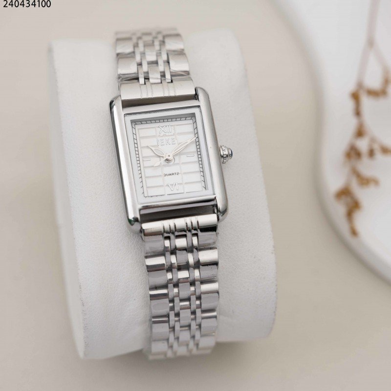 ساعة نسائية مستطيلة مع حزام معدني لون فضي