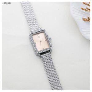 ساعة نسائية مستطيلة مع زركون (اللون: فضي)