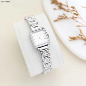 ساعة نسائية مستطيلة مع زركون لون روز جولد