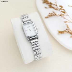 ساعة نسائية مستطيلة مع زركون لون فضي