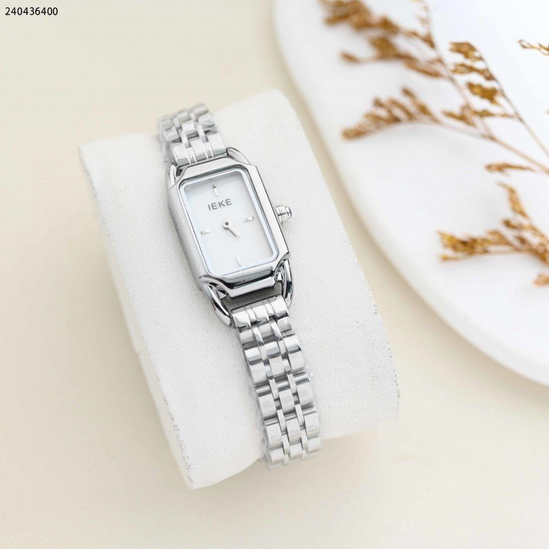 ساعة نسائية مستطيلة مع زركون لون فضي