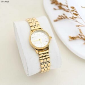 ساعة نسائية مستطيلة مع زركون لون فضي