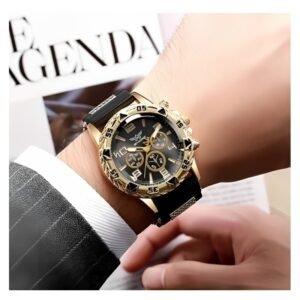 ساعة يد رجالية - قرص دائري كبير - حزام سيليكون مريح - ماركة فاخرة وتصميم عصري - لون ذهبي وأرضية سوداء