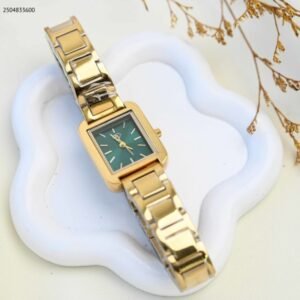 ساعة يد نسائية أنيقة لون ذهبي واخضر