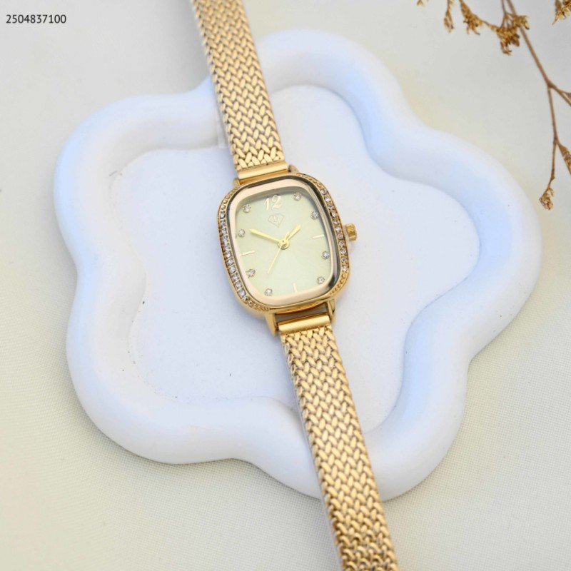 ساعة يد نسائية أنيقة لون ذهبي وازرق