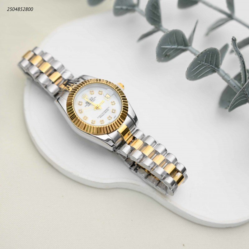 ساعة يد نسائية لون ذهبي وفضي