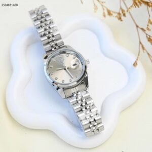 ساعة يد نسائية أنيقة معدنية لون فضي