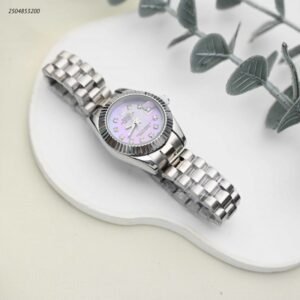 ساعة يد نسائية أنيقة لون فضي