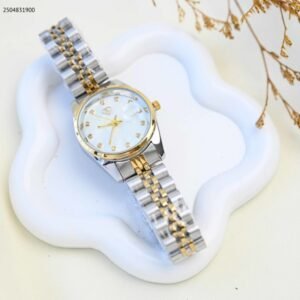 ساعة يد نسائية أنيقة لون فضي و ذهبي