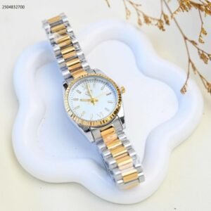 ساعة يد نسائية أنيقة لون فضي و ذهبي